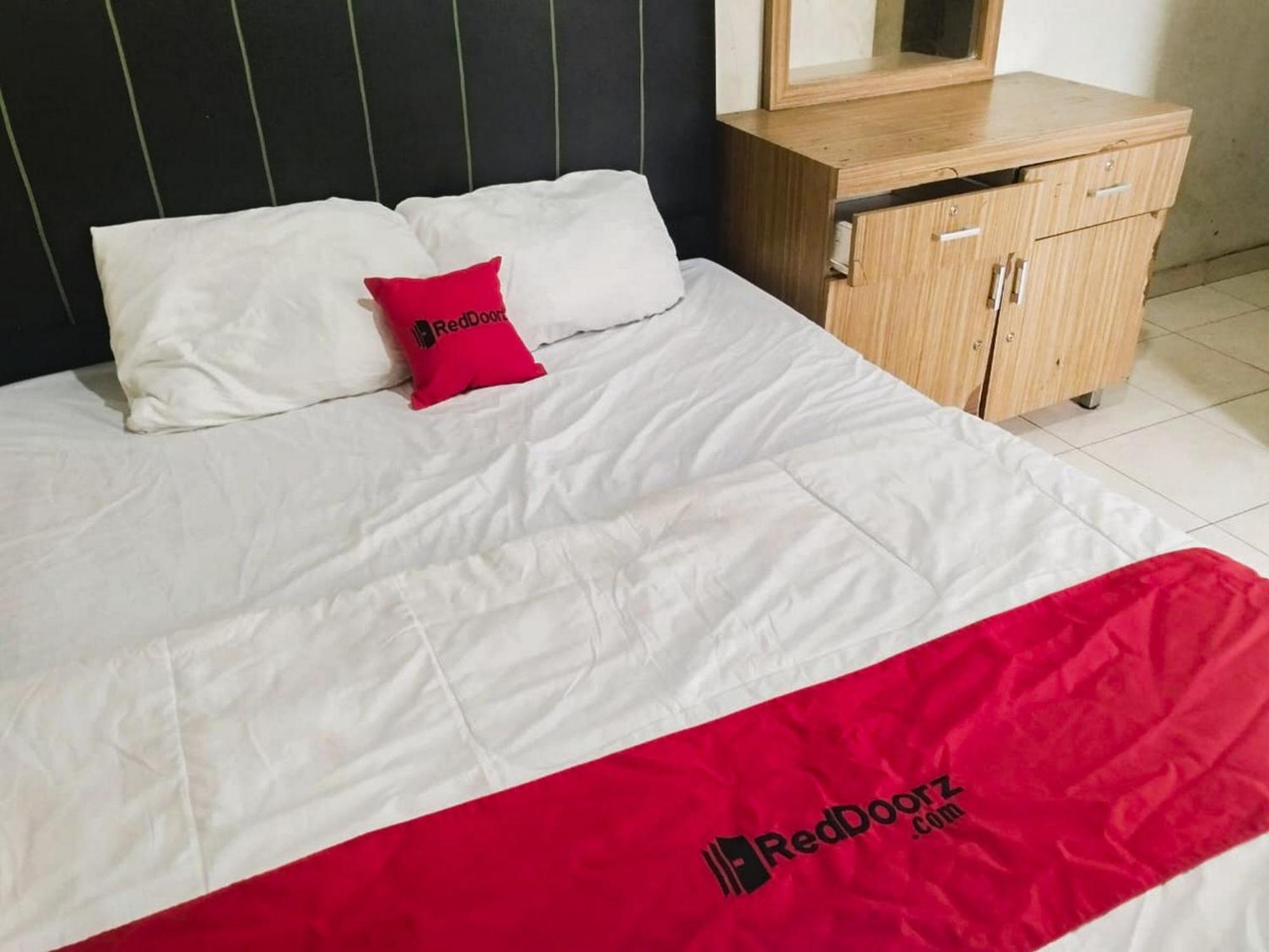 Reddoorz At Jalan Diponegoro Bandar Lampung Hotell Exteriör bild