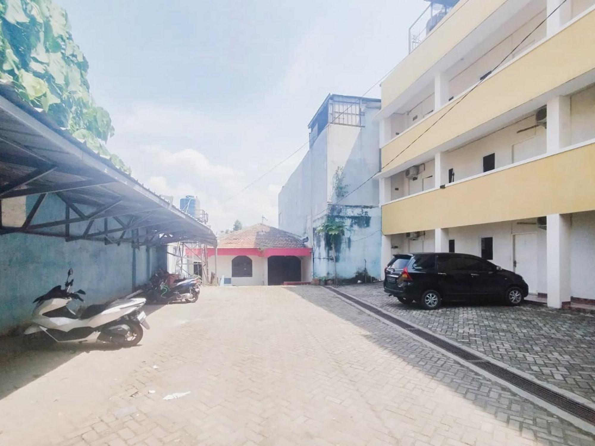 Reddoorz At Jalan Diponegoro Bandar Lampung Hotell Exteriör bild