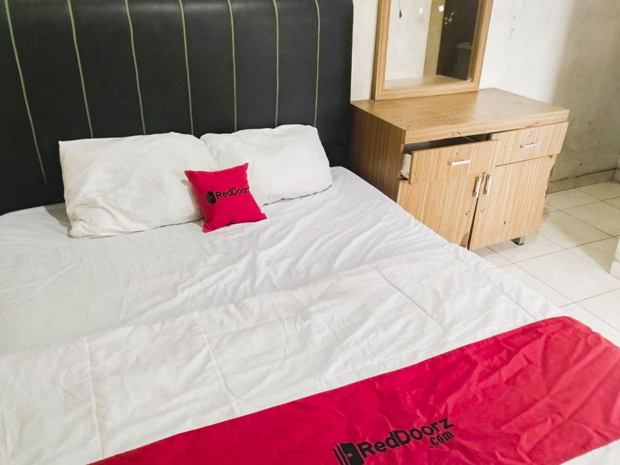Reddoorz At Jalan Diponegoro Bandar Lampung Hotell Exteriör bild