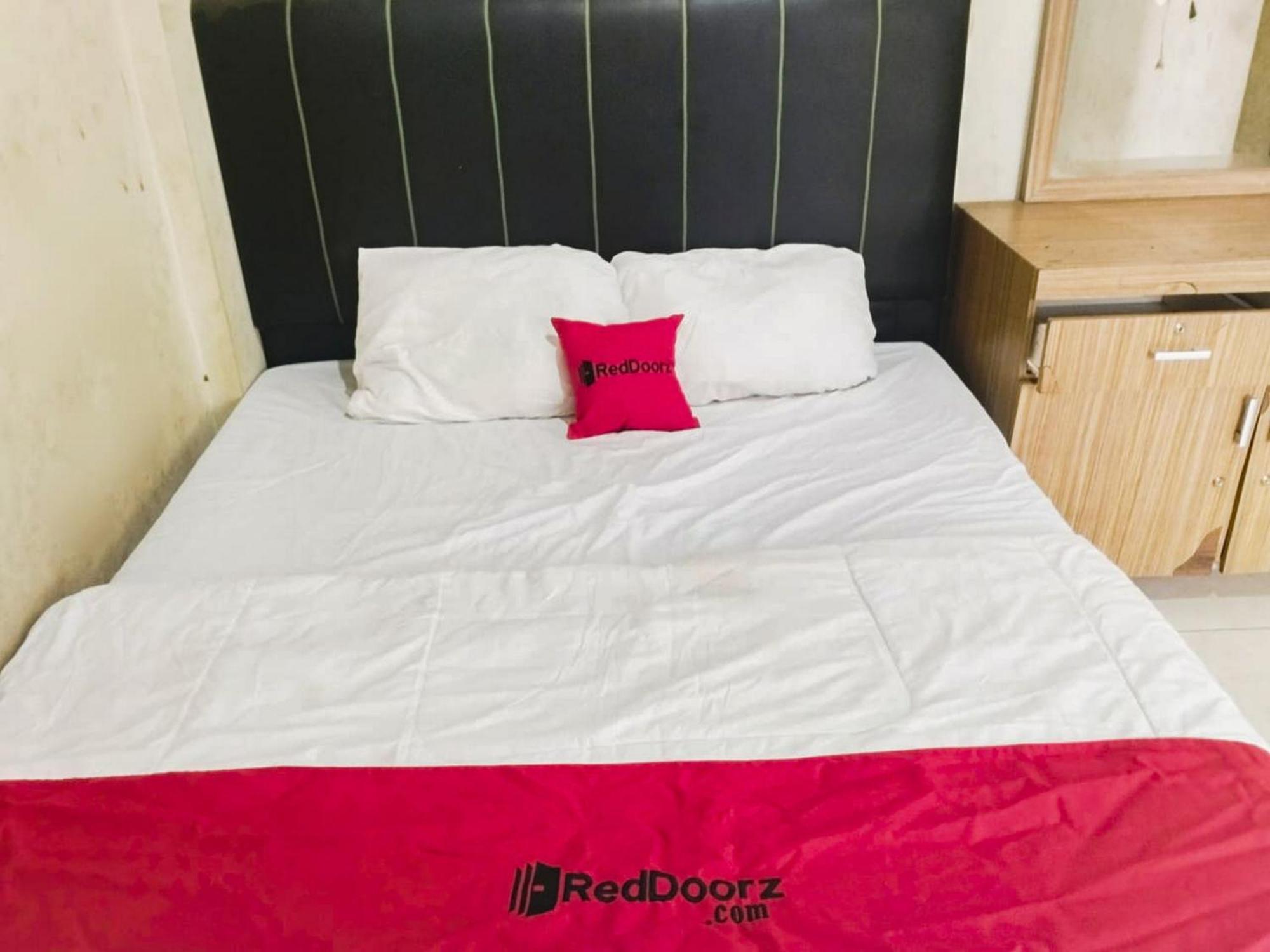 Reddoorz At Jalan Diponegoro Bandar Lampung Hotell Exteriör bild